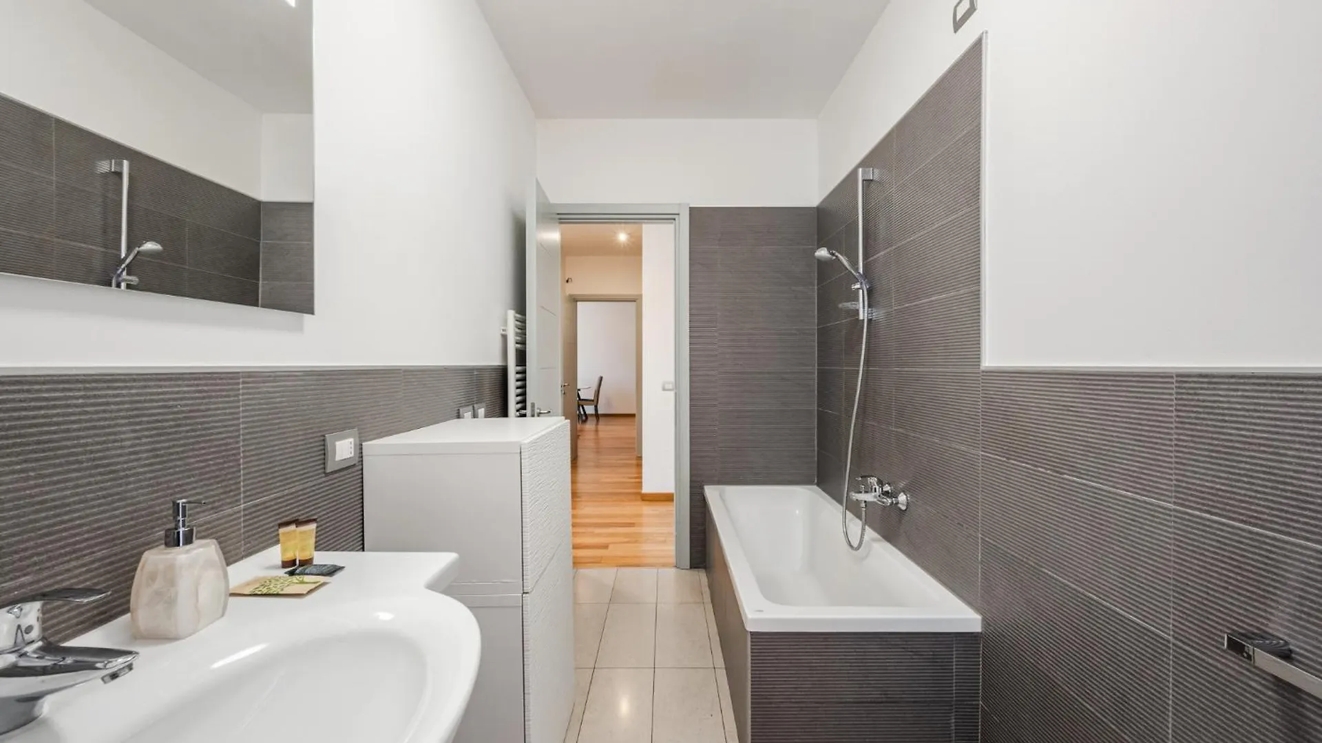 Emilia Suite Street Modena